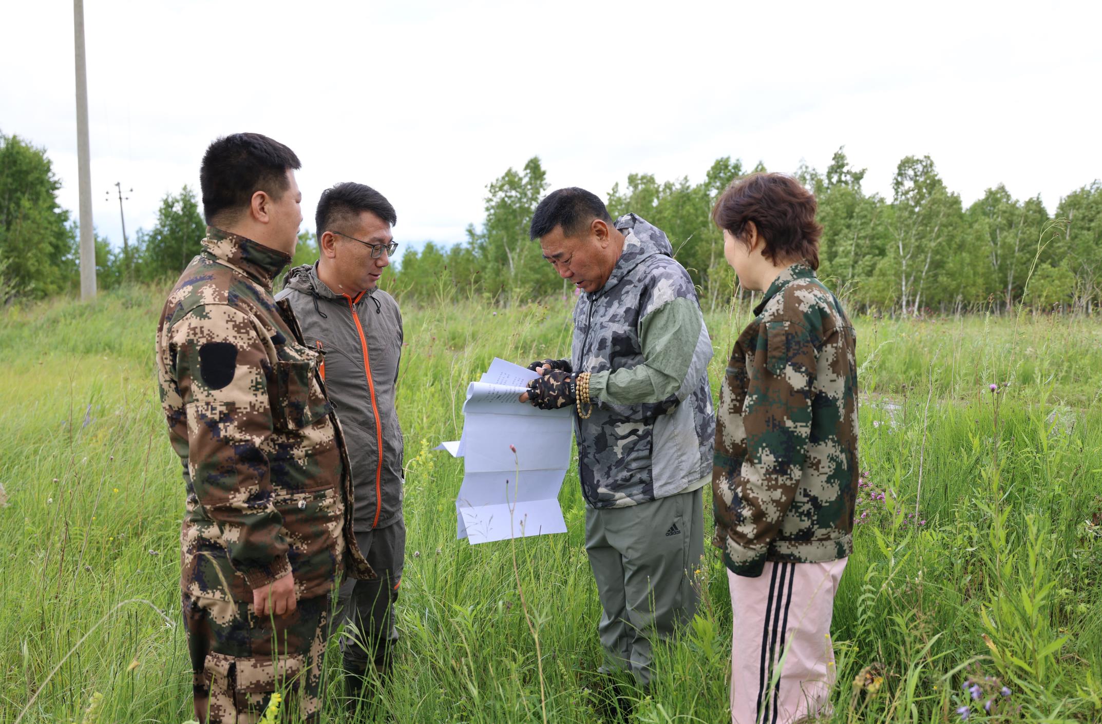 自治區(qū)林草工作總站 林草監(jiān)測規(guī)劃院工作組到烏爾旗漢森工公司督導(dǎo)檢查已墾林地退耕還林試點(diǎn)項(xiàng)目